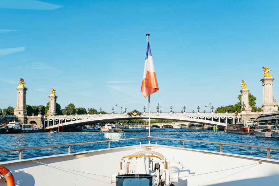 Paris: Seine River Panoramic Views Dinner Cruise - Starting below Pont de Bir-Hakeim