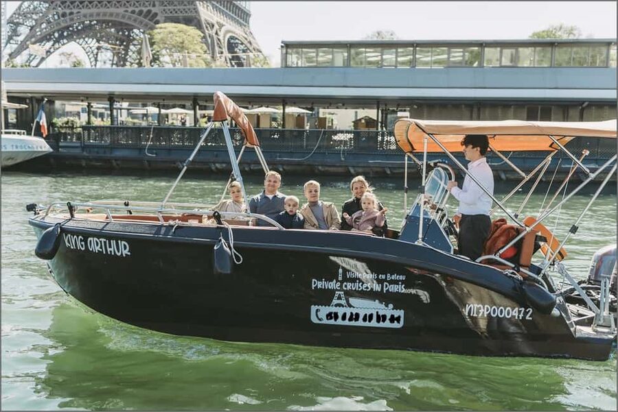 Paris: Seine River Private Cruise - The Statue of Liberty and the first Eiffel Tower views