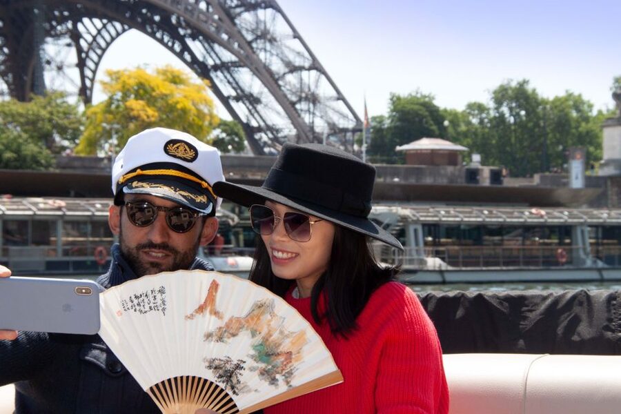 Paris: Seine River Private Guided Pontoon Boat Cruise - A skipper who can set the tone