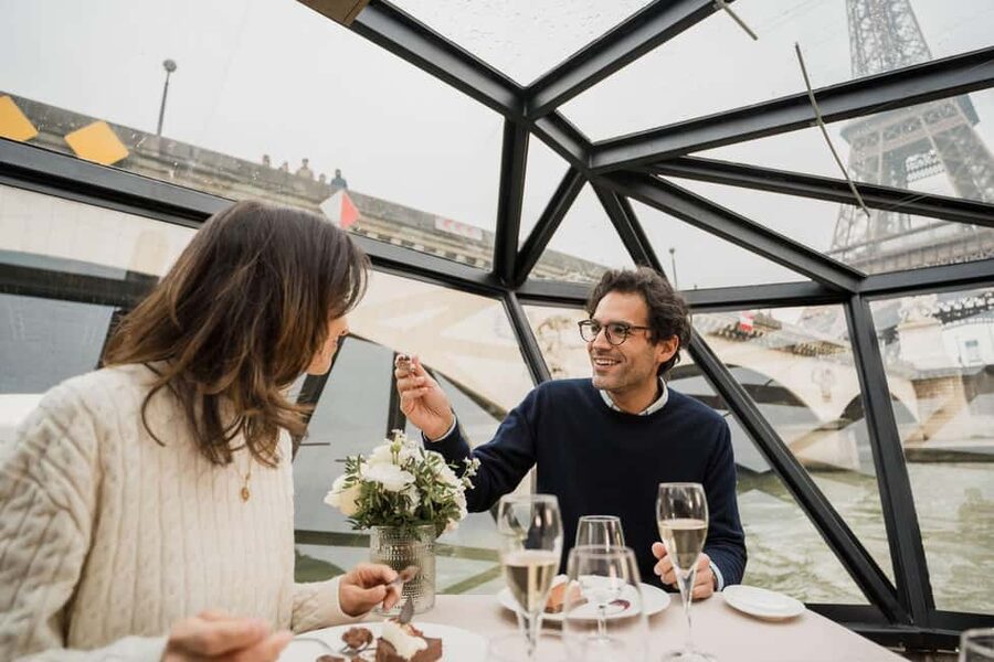 Paris: Sightseeing Cruise on the Seine with 3-Course Lunch - Who will enjoy this Bateaux Mouches cruise?