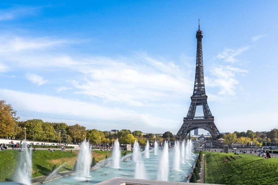 Paris: Skip-the-Line Eiffel Tower and Trocadero Gardens Tour - Guide quality and group size