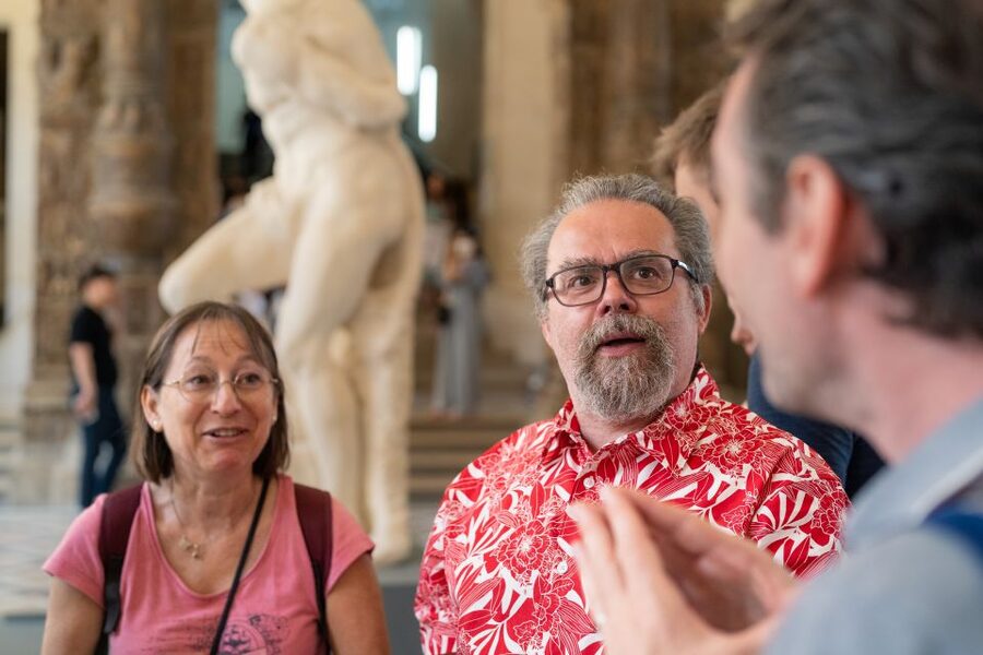 Paris: Skip-the-Line Louvre Highlights Guided Tour - What the small group changes