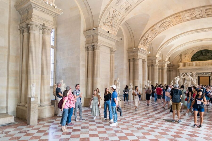 Paris: Skip-the-Line Louvre Highlights Guided Tour - Who should book this Louvre tour?