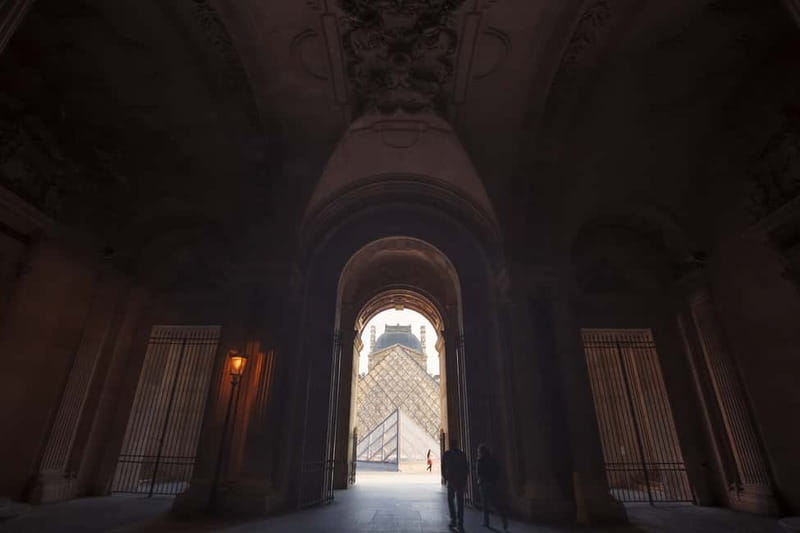 Paris: Skip-the-Line Louvre Highlights Tour with Mona Lisa - Group size, headsets, and pace