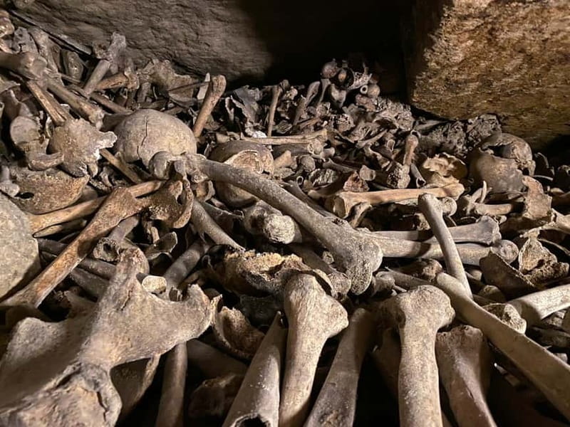 Paris: Small-Group Catacombs Tour with Skip-the-Line Entry - How the small group changes the experience