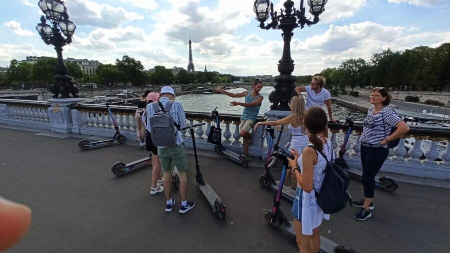 Paris: Small-Group E-Scooter Tour with a Local Guide - Pont des Arts and the first Seine views