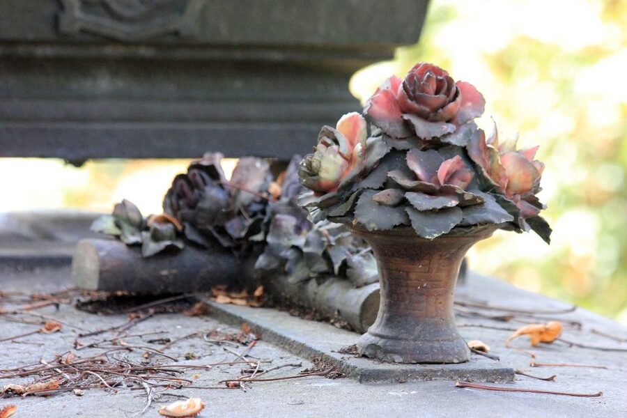 Paris: Stories of Père Lachaise Cemetery Walking Tour - Victor Noir’s effigy and the fertility tradition
