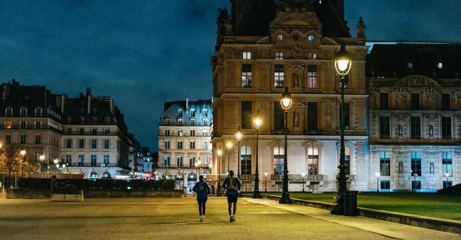 Paris: Sunrise Running and Sightseeing Group Tour - Place de la Concorde and the grand bridges