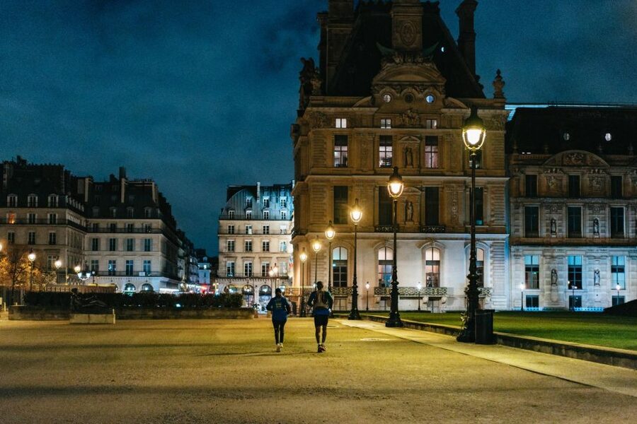 Paris: Sunrise Running and Sightseeing Group Tour - Les Invalides, Grand Palais, and the Champs-Élysées