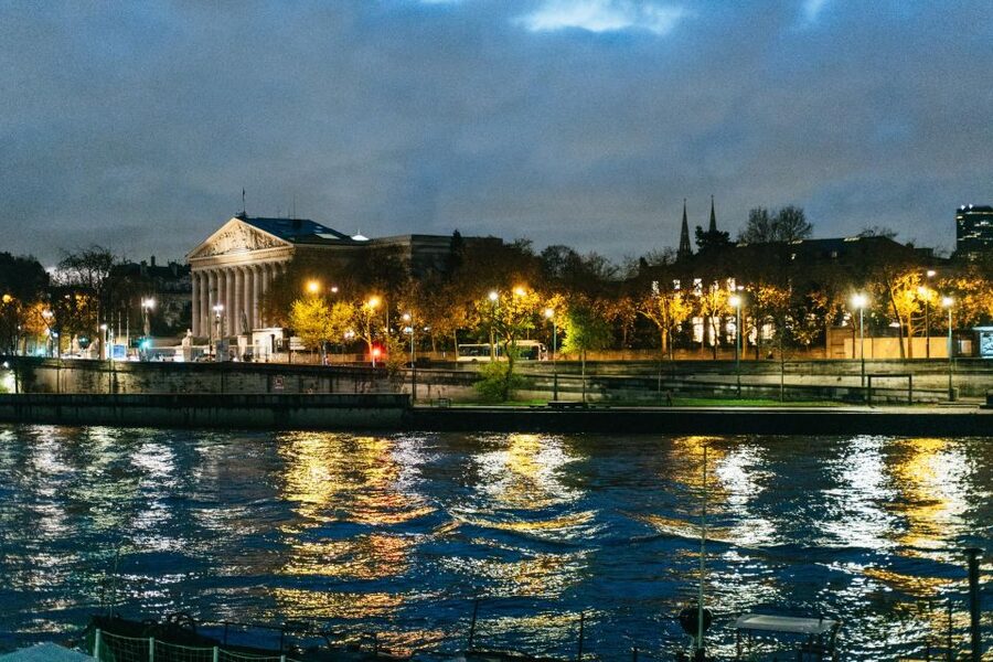 Paris: Sunrise Running and Sightseeing Group Tour - Starting at Place Saint-Michel beside the Seine