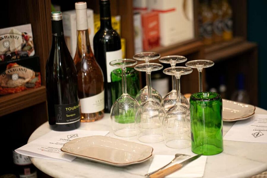 Paris: Tasting of 3 Wine and 3 Cheese - A one-hour introduction to French wine and cheese