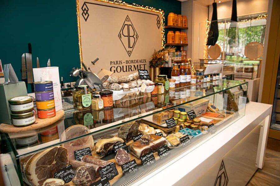 Paris: Tasting of 3 Wine and 3 Cheese - Booking details that affect your plans