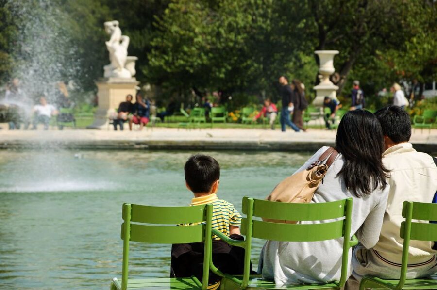 Paris: Tootbus Kids Bus Tour Experience - What the French-language guide adds