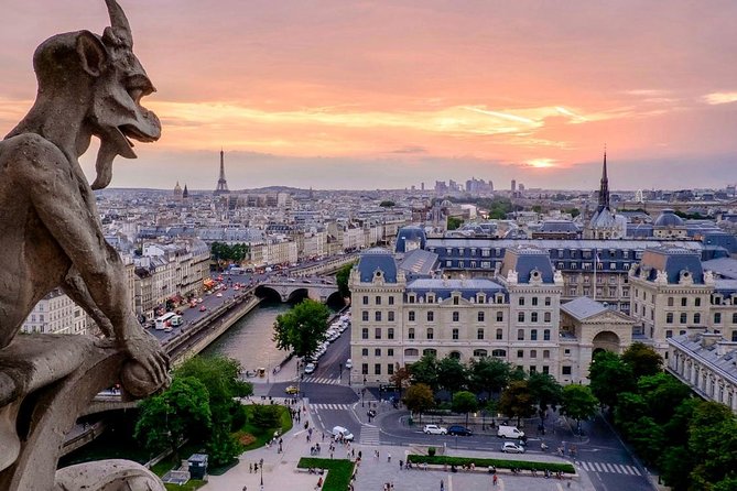 Paris Top Sights Half Day Walking Tour with a Fun Guide - Using the Métro to connect the city