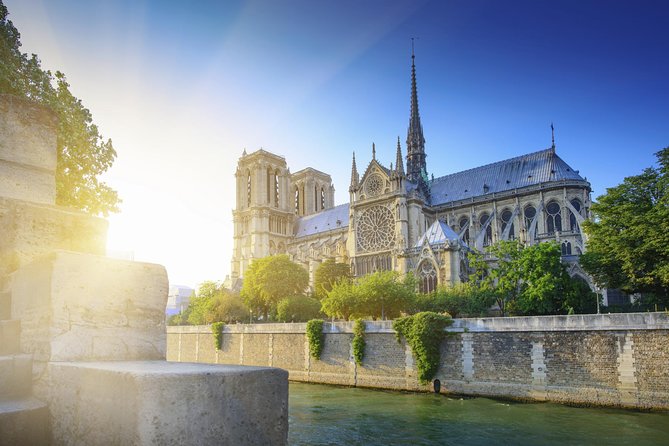 Paris Tour with Lunch at the Eiffel Tower and Seine River Cruise - A one-hour Seine cruise beneath Paris’s bridges