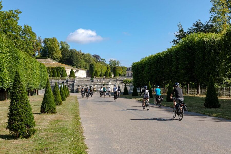 Paris: Versailles Palace and Queen Hamlet E-Bike Tour - Shopping at Notre-Dame Market