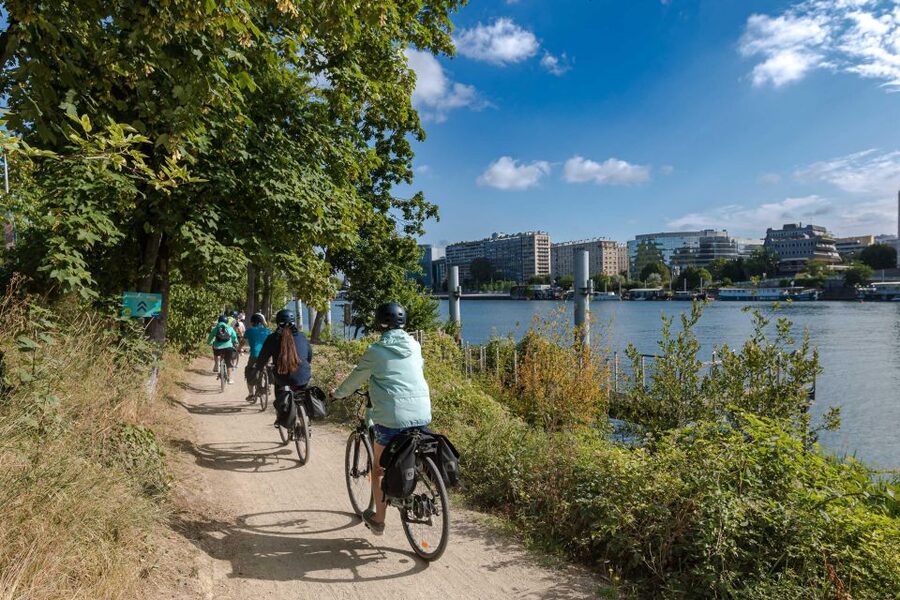 Paris: Versailles Palace and Queen Hamlet E-Bike Tour - Picnic beside the Grand Canal