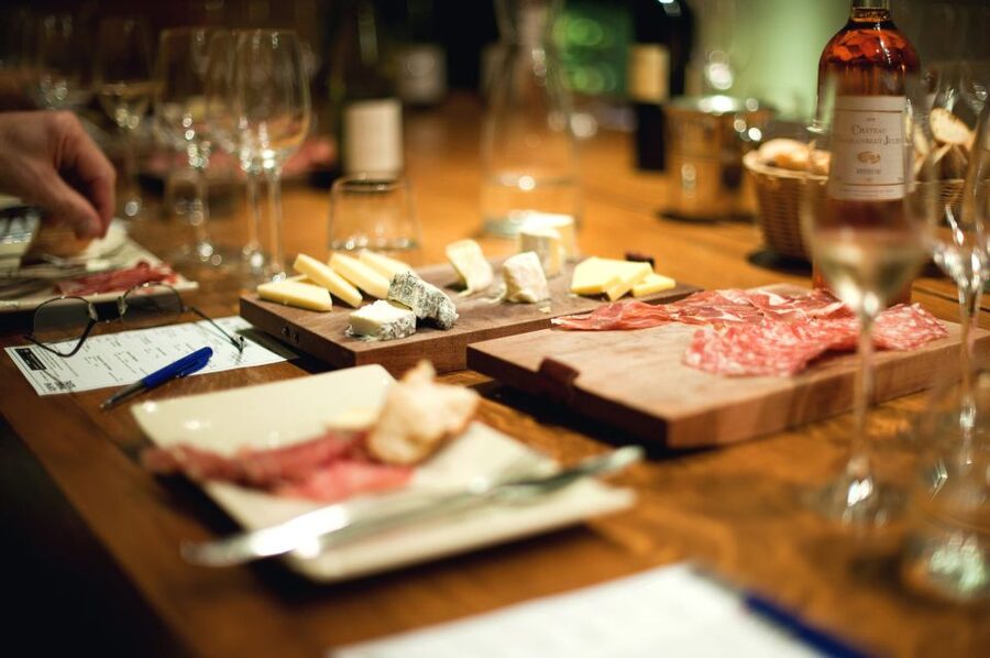 Paris: Wine and Cheese Lunch - A lunch that fits neatly into a Paris day