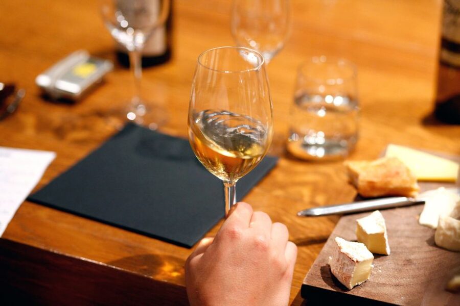 Paris: Wine and Cheese Lunch - Who will enjoy Ô Chateau most?