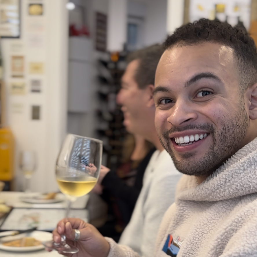 Paris: Wine Tasting Experience with 6 Wines and Cheese Board - Key points at a glance
