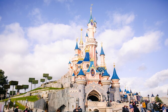 Personalized Transport service from Disneyland to Paris - Meeting your chauffeur at Disneyland Paris