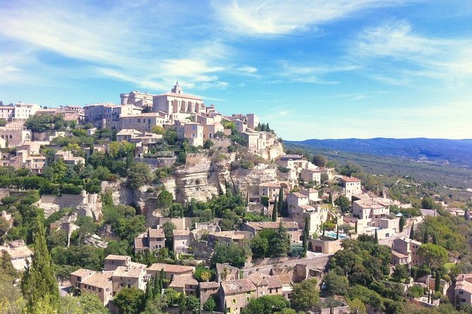 Picturesque Luberon - From AIX-EN-PROVENCE - Lourmarin, a gentler final village