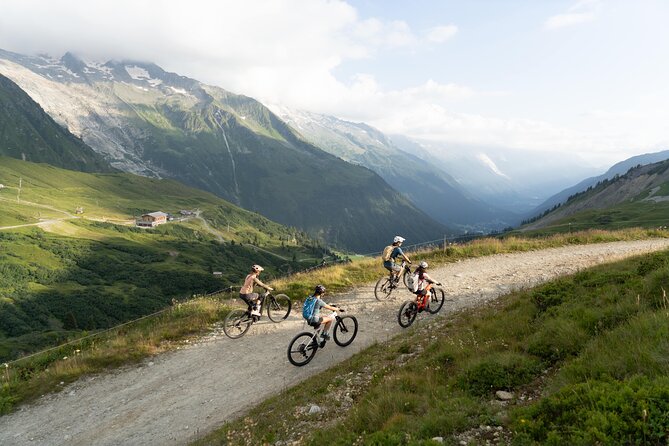 Point of view on the glaciers of Chamonix by electric mountain bike - A route that can match your ability