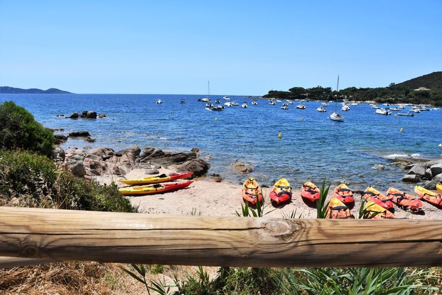 Porticcio: Guiding Kayaking Tour - Following the rocky coast of Sette e Nave