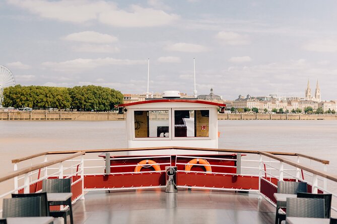 Prestige Commented Cruise glass of wine and Canelé in Bordeaux - Commentary, seating, and sound