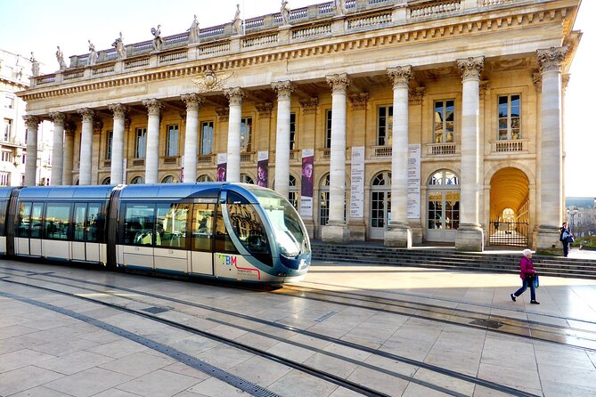 Private - Best of Bordeaux Walking Tour + Glass of Bordeaux Wine - Porte Cailhau and Bordeaux’s medieval character