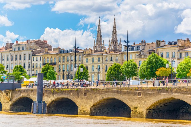Private City Tour of Bordeaux in a Citroën 2CV - 1h30 - Chartrons and antique shops on Notre Dame