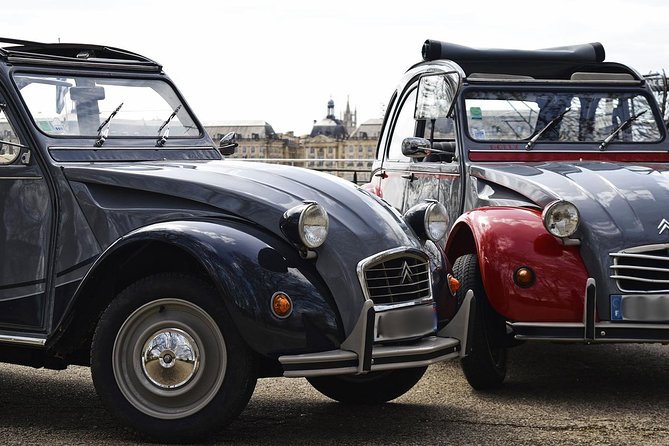 Private City Tour of Bordeaux in a Citroën 2CV - 1h30 - Crossing the Garonne on two different bridges