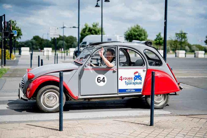 Private City Tour of Bordeaux in a Citroën 2CV - 1h30 - Cathedral, city hall, and the grand center