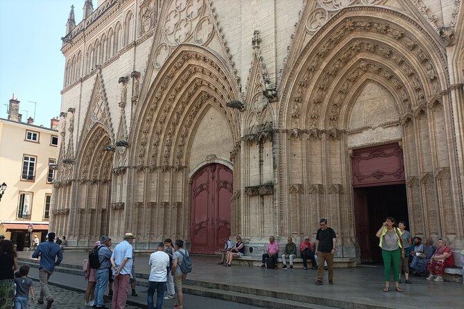 Private guided tour of Lyon - 3 to 4 hours - Taking the funicular into Vieux Lyon