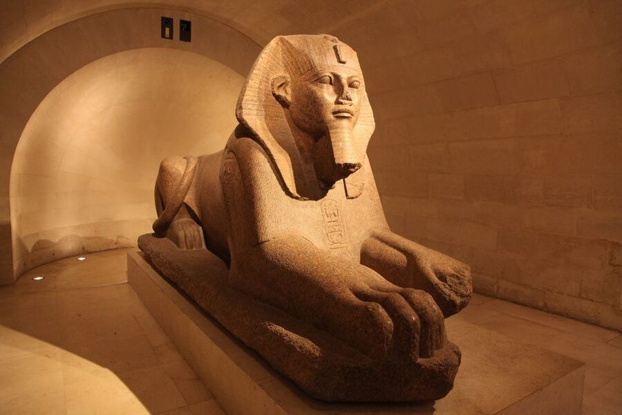 Private Guided Tour, The Louvre by night ! - Security, tickets, and the first minutes inside