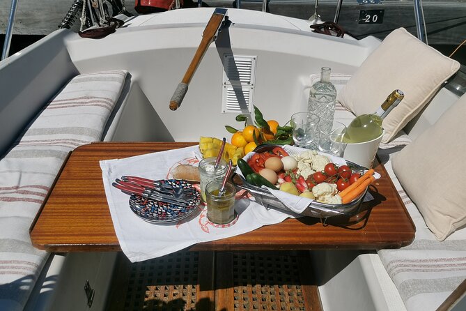 Private sailing excursion & Provencal picnic - Four hours around Sainte-Marguerite Island