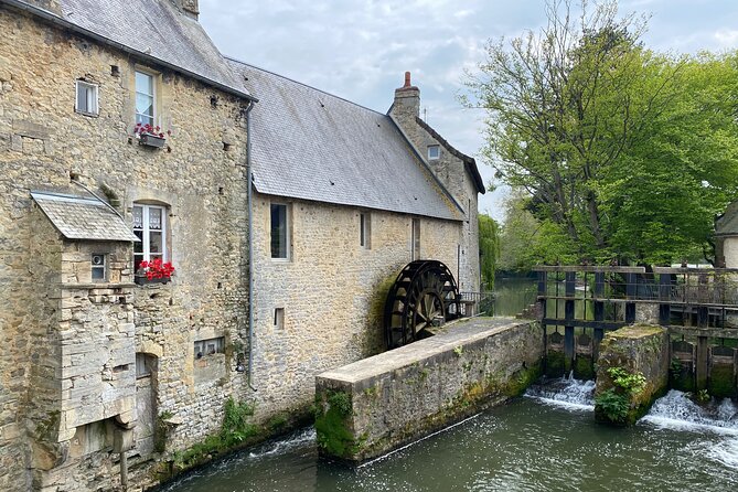 Private tour from Bayeux to Mont Saint Michel with Licence Guide - What the guides add to the experience