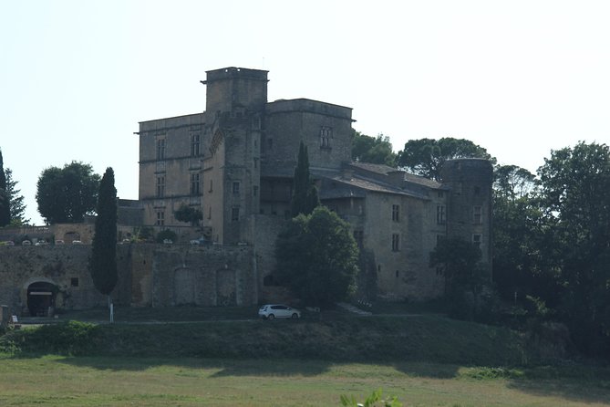 Provence Wineries and Luberon Villages Day Trip from Aix-en-Provence - Gordes and the limits of free exploration