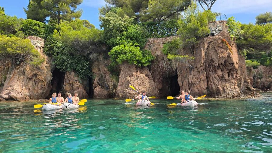 Rando Kayak Agay Guided Visit - Arrival at Bay Beach Club