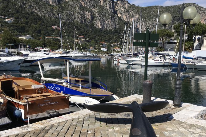 Romantic Private Tour for 2 plus guide on your own Solar Powered Boat - One hour at sea: what fits and what does not