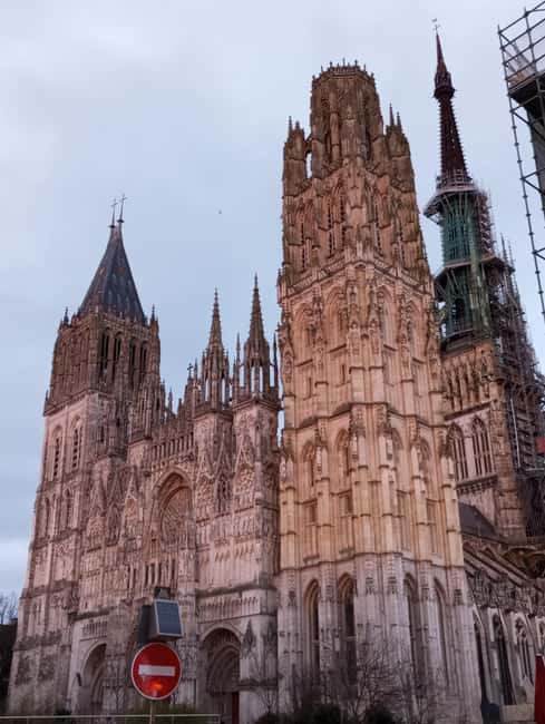 Rouen: Discover Rouen with a licenced tour guide - Starting beneath Rouen Cathedral