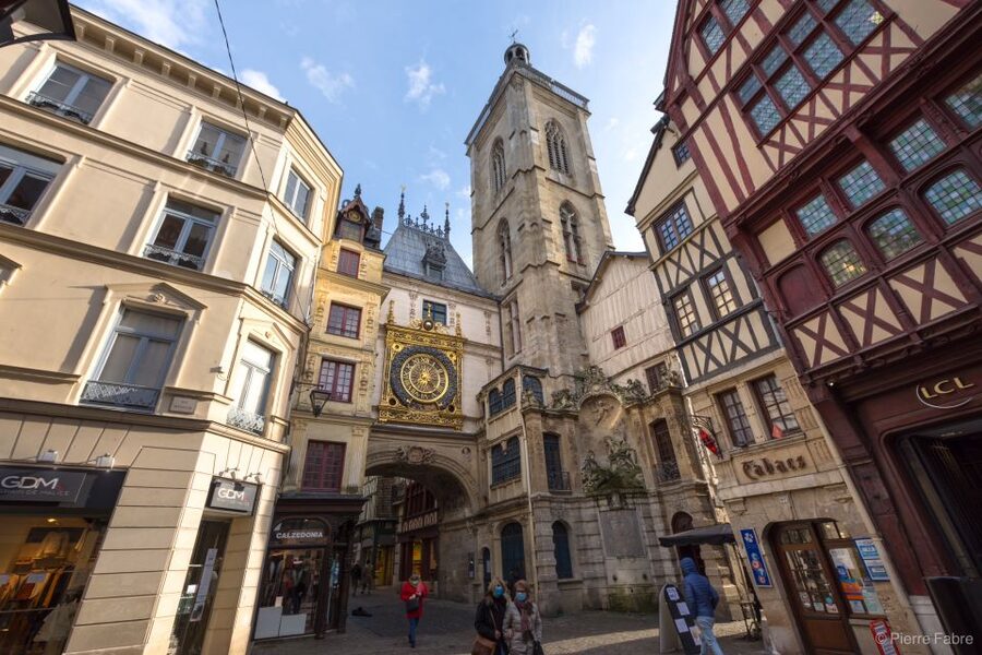 Rouen: Guided Tour of the Historic Center - Rouen Cathedral and three towers from three eras