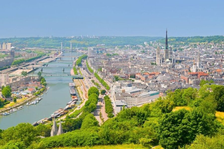 Rouen: Private custom tour with a local guide - Seeing the major sights without losing the story