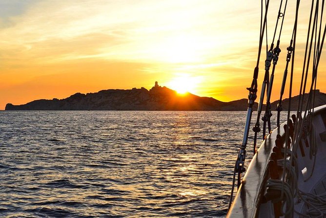 Sailing day in the heart of the Calanques - Meeting at Marseille’s Old Port