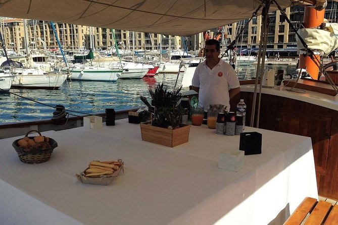 Sailing day in the heart of the Calanques - Sormiou: your first taste of the Calanques