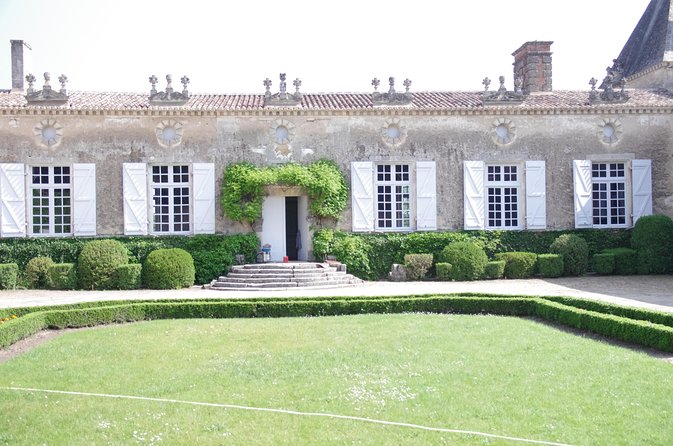 Saint Emilion Day Trip with Sightseeing Tour & Wine Tastings from Bordeaux - Leaving Bordeaux for the Saint-Émilion wine country
