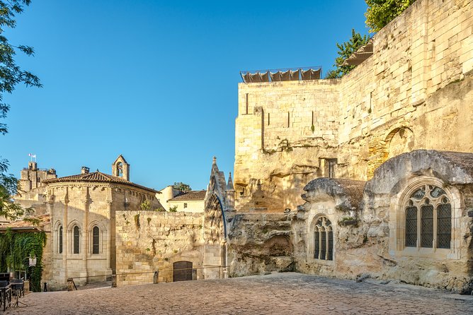 Saint Emilion Day Trip with Sightseeing Tour & Wine Tastings from Bordeaux - First tasting: a Saint-Émilion chateau