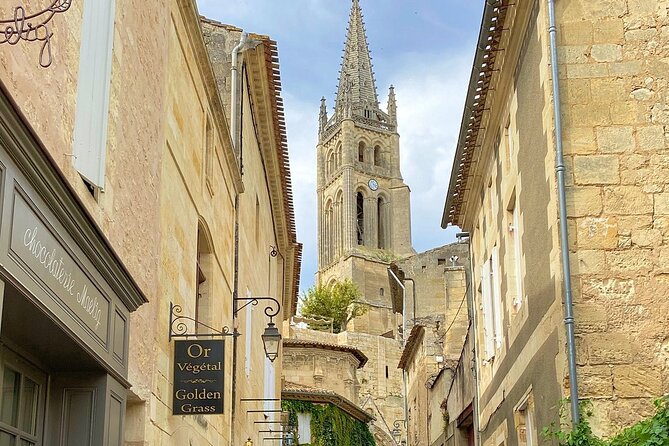 Saint Emilion Morning Wine Tour - Winery & Tastings from Bordeaux - Leaving Bordeaux in an eight-seat minivan