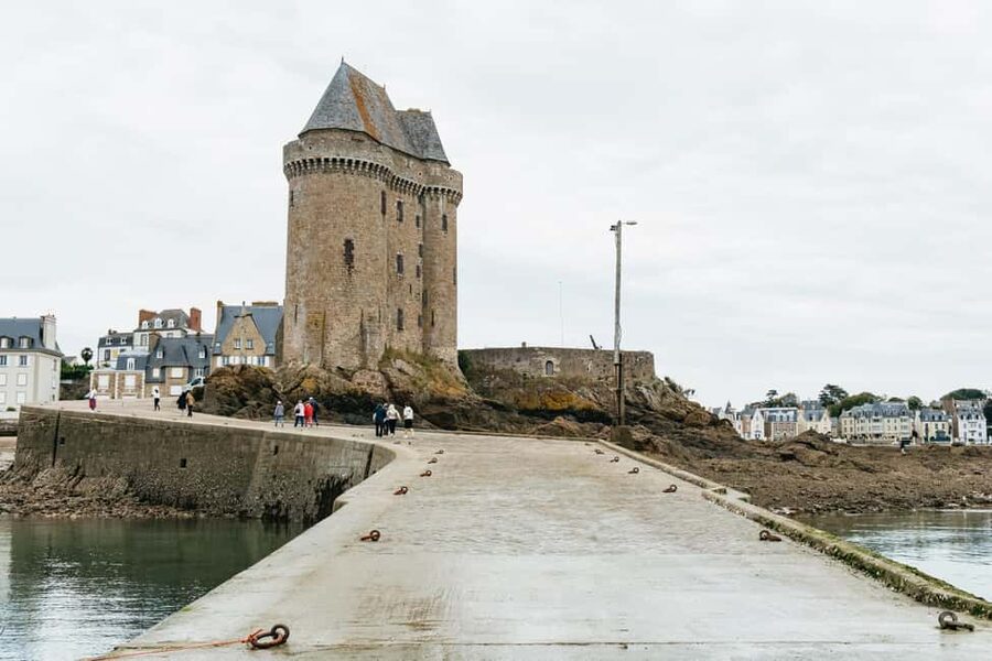 Saint-Malo: Guided Boat Tour with Local Captain - The One-Hour Route: A Compact Coastal Overview