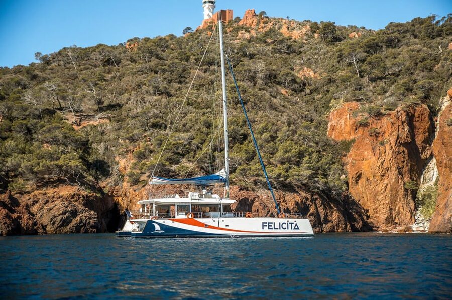 Saint Raphaël: Guided cruise, discover a beautiful coastline - What the $67 price really covers